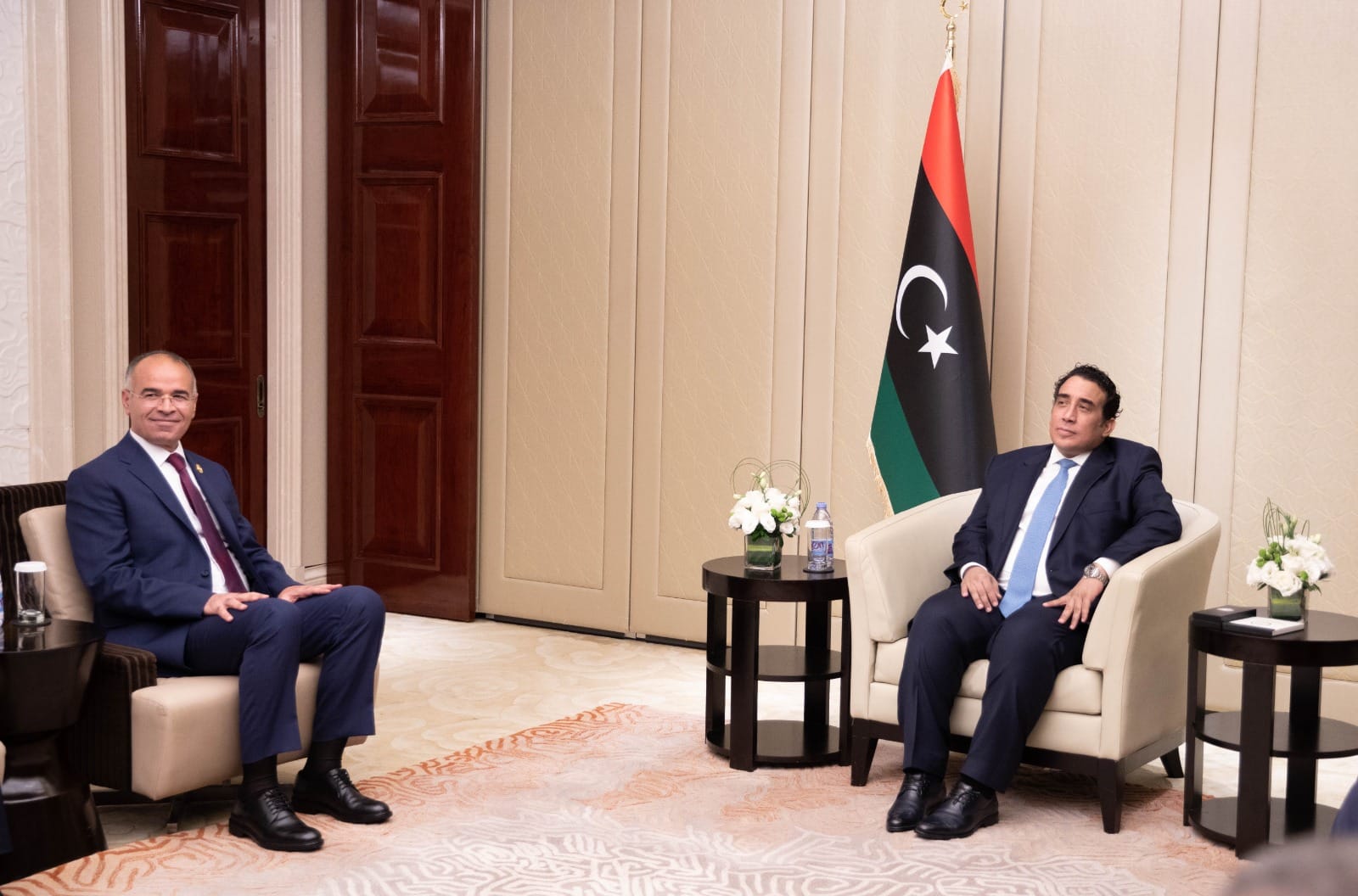 رئيس الحكومة السيد كمال المدّوري يتحادث اليوم الثلاثاء 03 سبتمبر 2024 ببيكين، مع رئيس المجلس الرئاسي الليبي السيد محمد المنفي، وذلك على هامش قمة منتدى التعاون الصيني الإفريقي