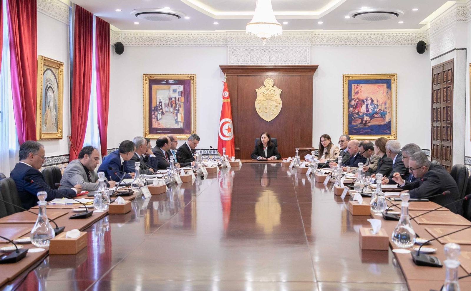 التسريع في إتمام المشاريع الخاصّة بقطاع النّقل محور اجتماع اللجنة العليا لتسريع إنجاز المشاريع العمومية