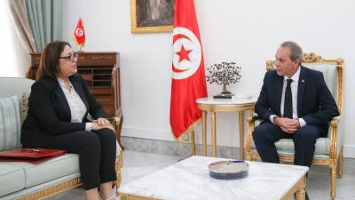  التزود بمادة الخبز محور لقاء رئيس الحكومة بوزيرة التجارة وتنمية الصادرات