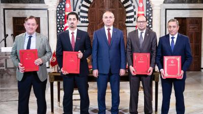 رئيس الحكومة يشرف على إمضاء اتفاقيّات  اسناد اجازات الجيل الخامس للهاتف الجوّال