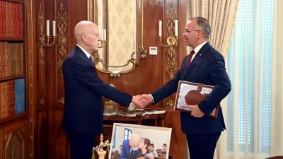 استقبل رئيس الجمهورية قيس سعيّد، ظهر هذا اليوم الاثنين 9 ديسمبر 2024 بقصر قرطاج، السيد كمال المدوري، رئيس الحكومة.